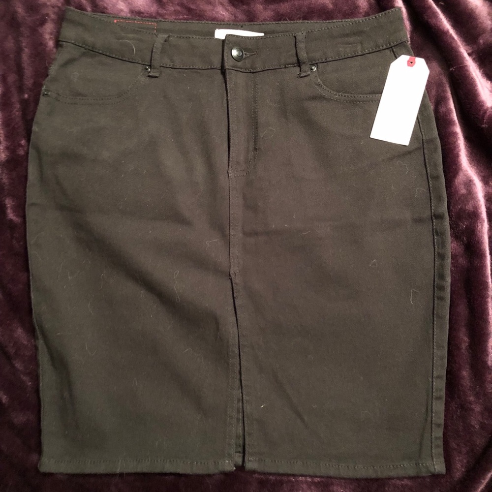 Adam Levine skirt